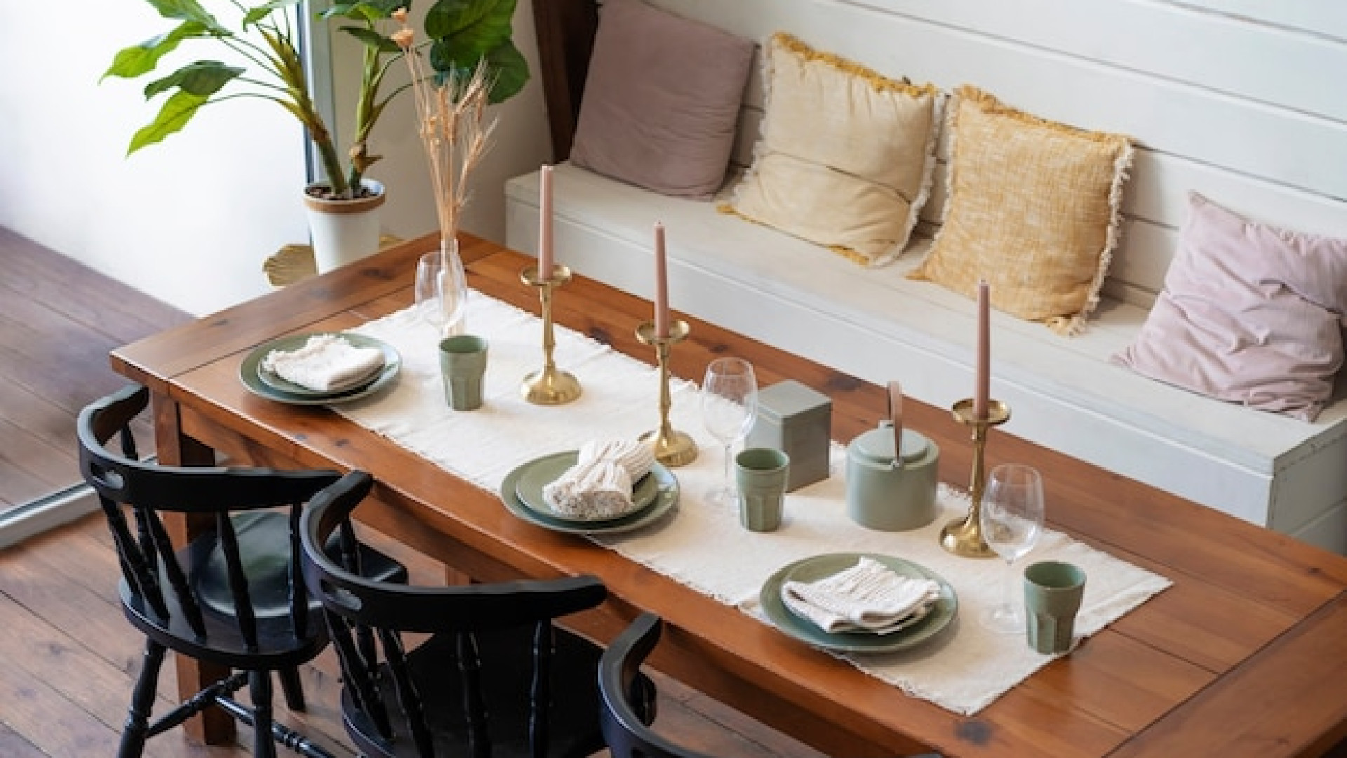 Comparaison des tables à manger fixes et extensibles : quel modèle choisir selon vos besoins ?